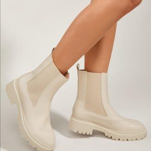 Chunky Chelsea Style Women’s Booties